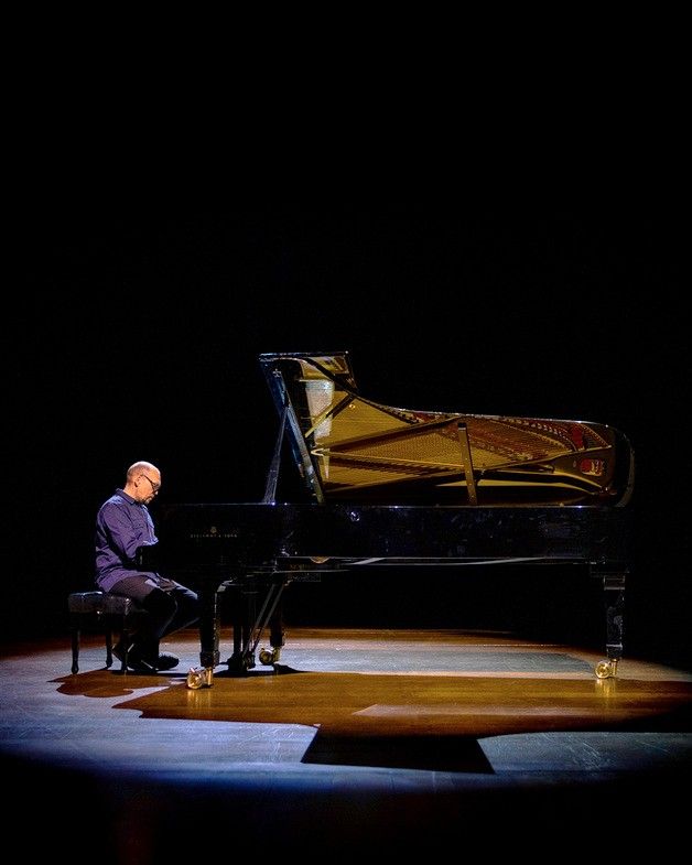 Julekonsert med Bugge Wesseltoft - It`s snowing on my piano