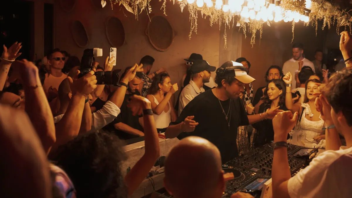 Ankho\u00ef in London