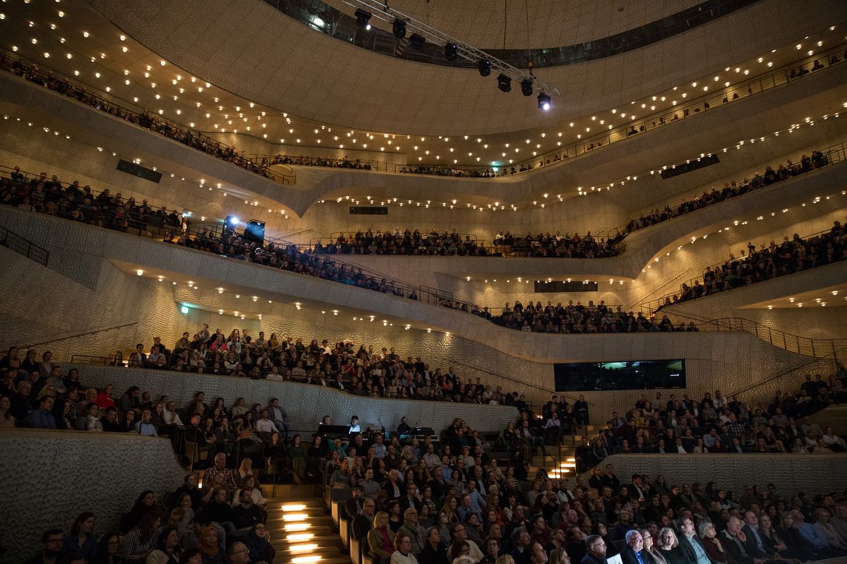 Best of Poetry Slam Day 2025: Awards \u2013 Elbphilharmonie 