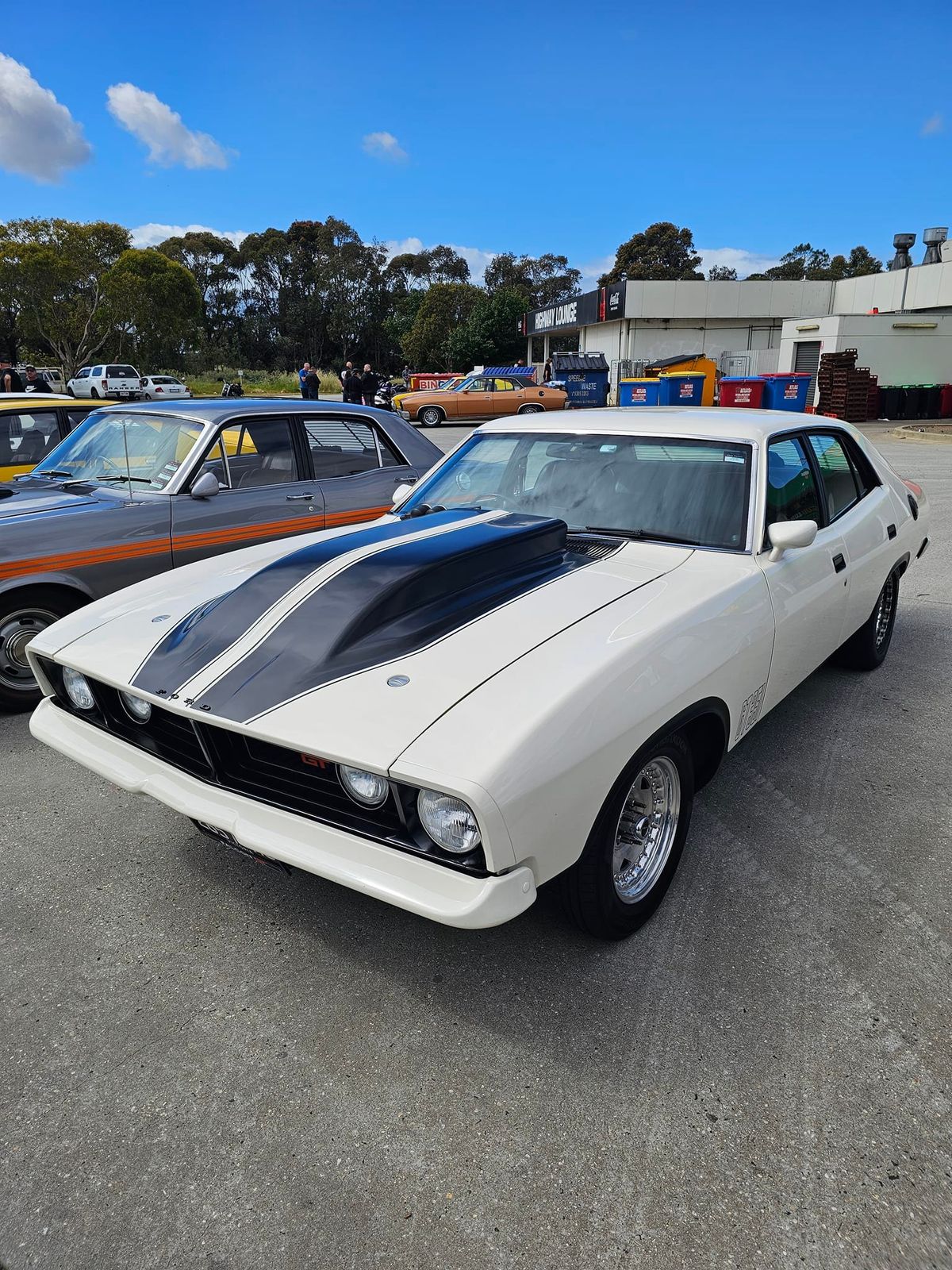 muscle cars and coffee at Highway lounge werribee 