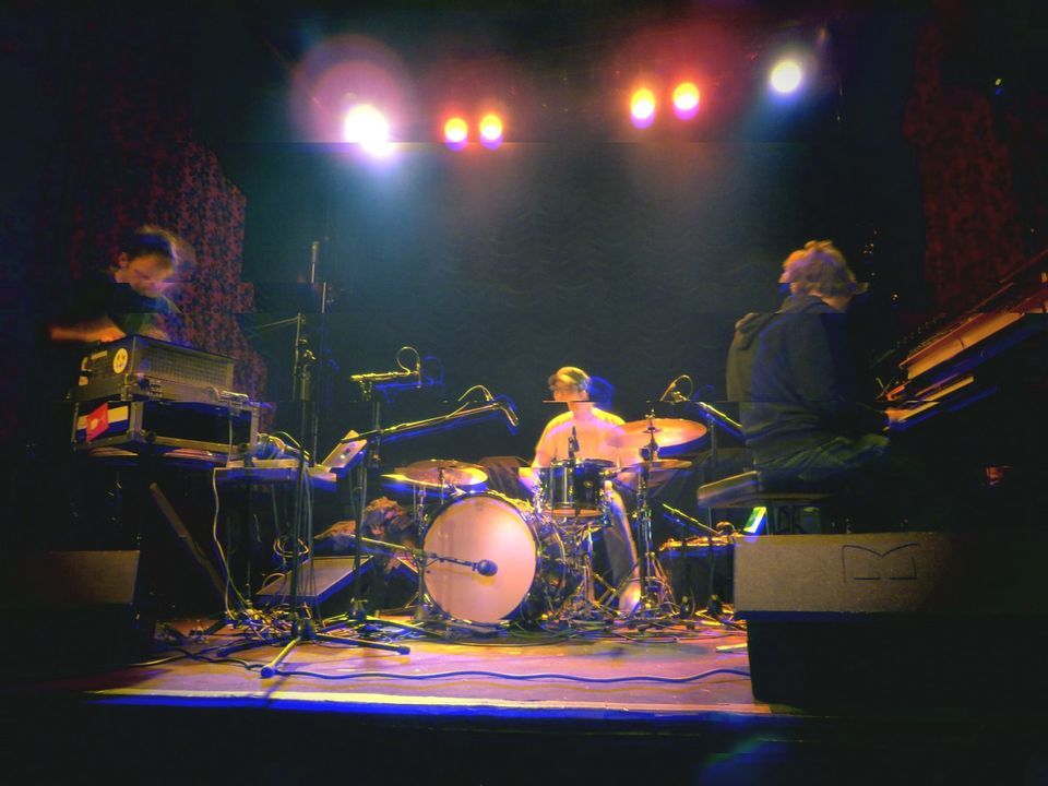 RE\u2013GHOSTER (VALERIO TRICOLI \/ NICOLAS FIELD \/ THOMAS FLORIN)