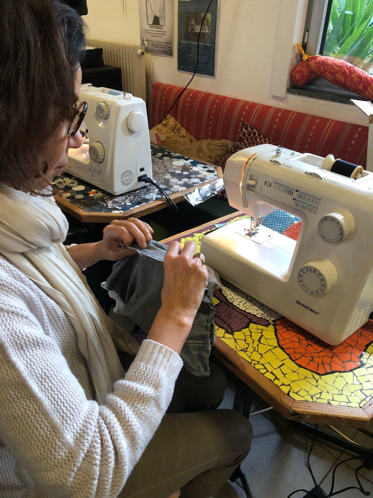 COUTURE RETOUCHES - CR\u00c9ATIONS D\u2019ACCESSOIRES 