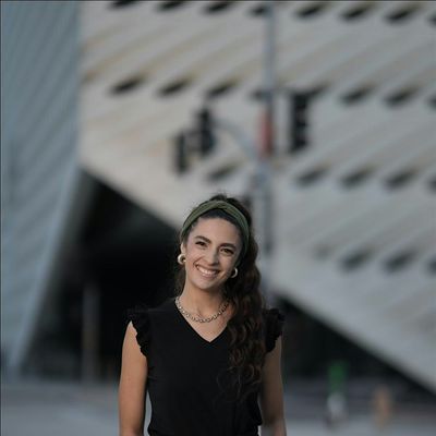 Kyle\u00e9 Flores - Community Manager