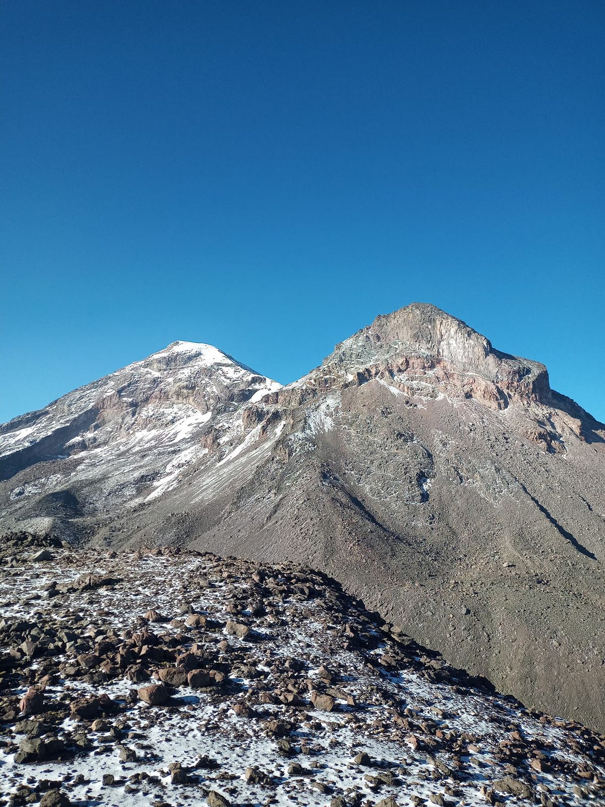 Cumbre Pico T\u00e9yotl. Campamento.