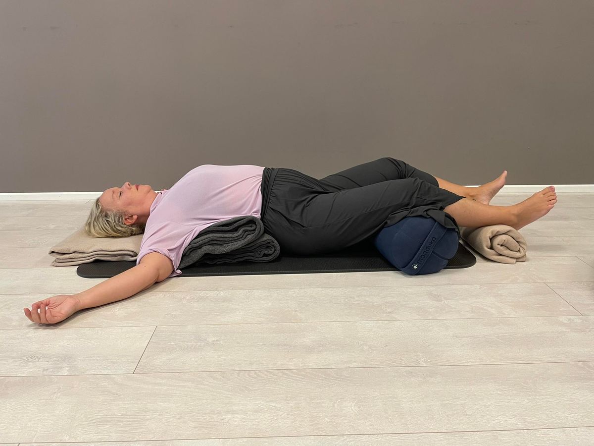 Kennaran\u00e1m \u00ed sl\u00f6kunarj\u00f3ga (e. Restorative Yoga)