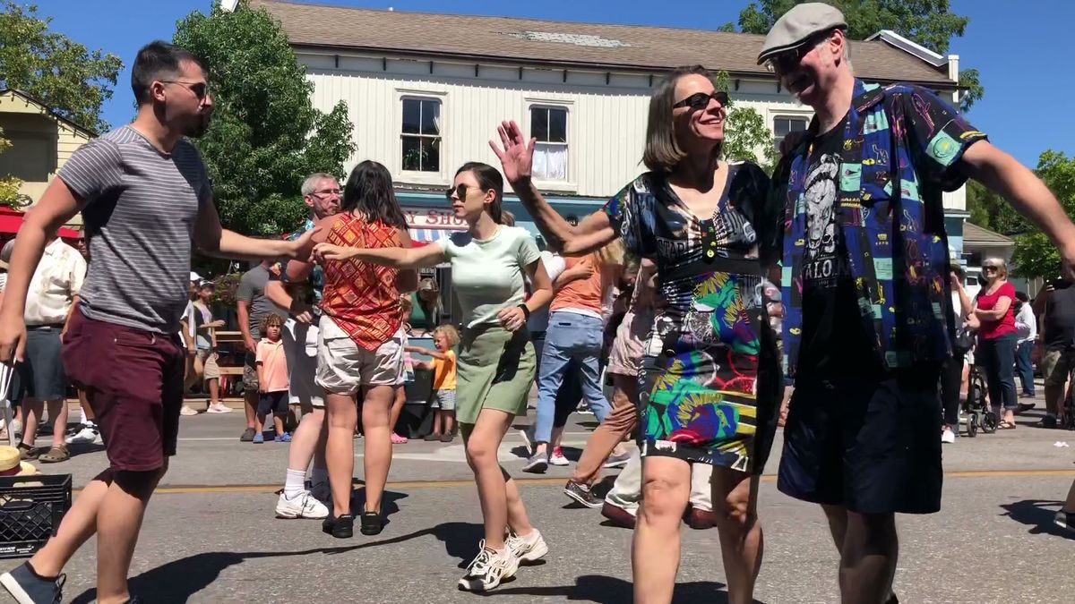 Swing Dancing at the Peach Festival in NOTL