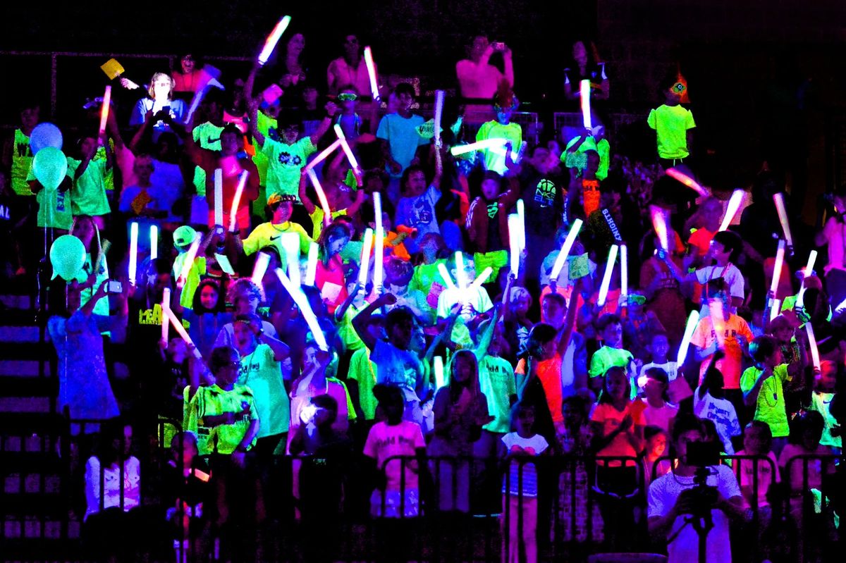 COMETS GLOW RALLY