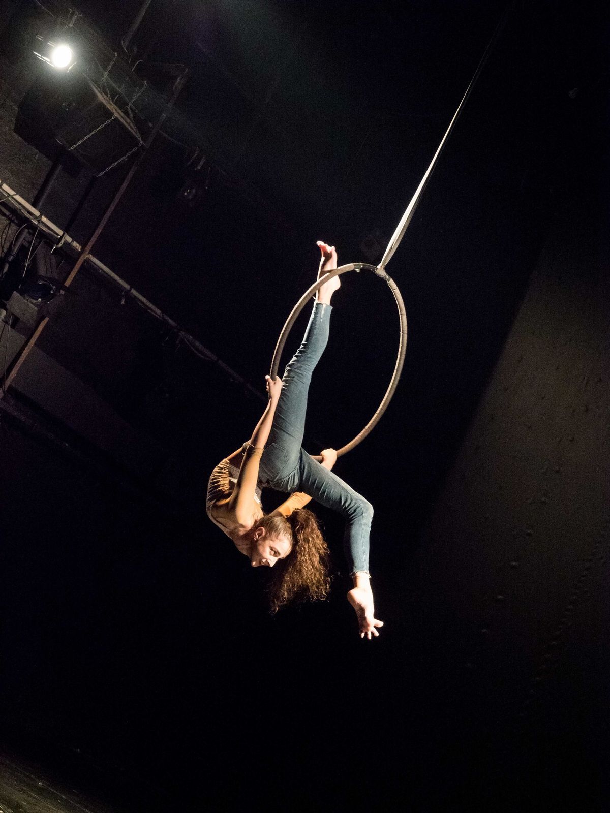 Aerial Hoop & Flexibility MasterClasses  \u03bc\u03b5 \u03c4\u03b7\u03bd \u0388\u03bb\u03bb\u03b7 \u03a3\u03ba\u03bf\u03c5\u03c1\u03bf\u03b3\u03b9\u03ac\u03bd\u03bd\u03b7