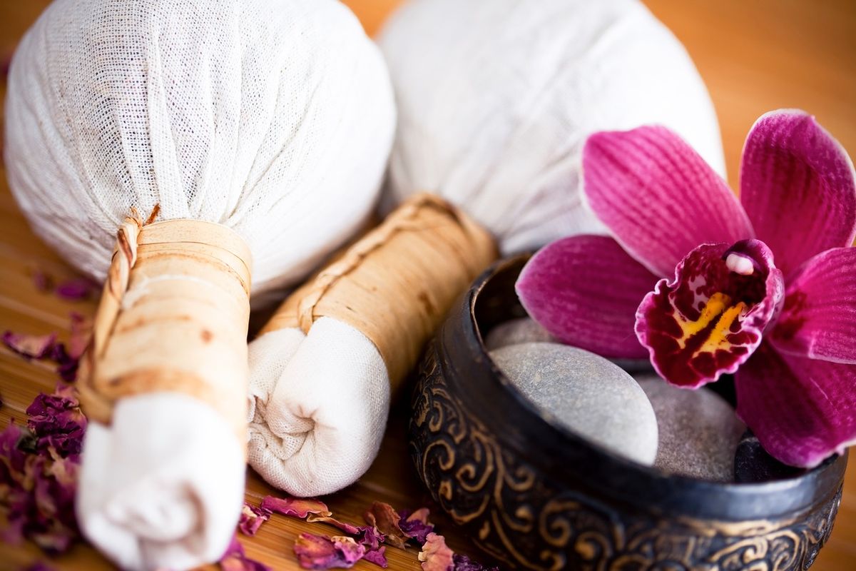 Thai Herbal Compress Massage Training