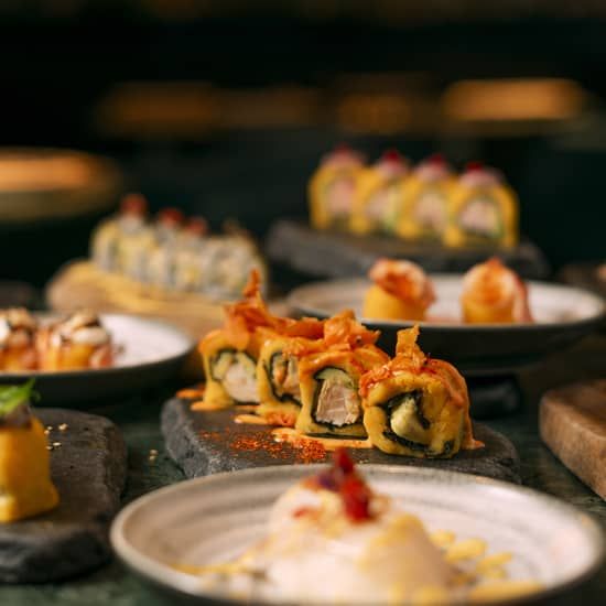 Men\u00fa ejecutivo largo en Issei