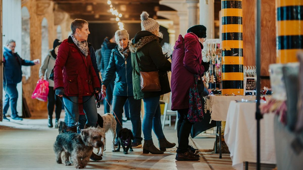 RWY Late Night Festive Shopping Market