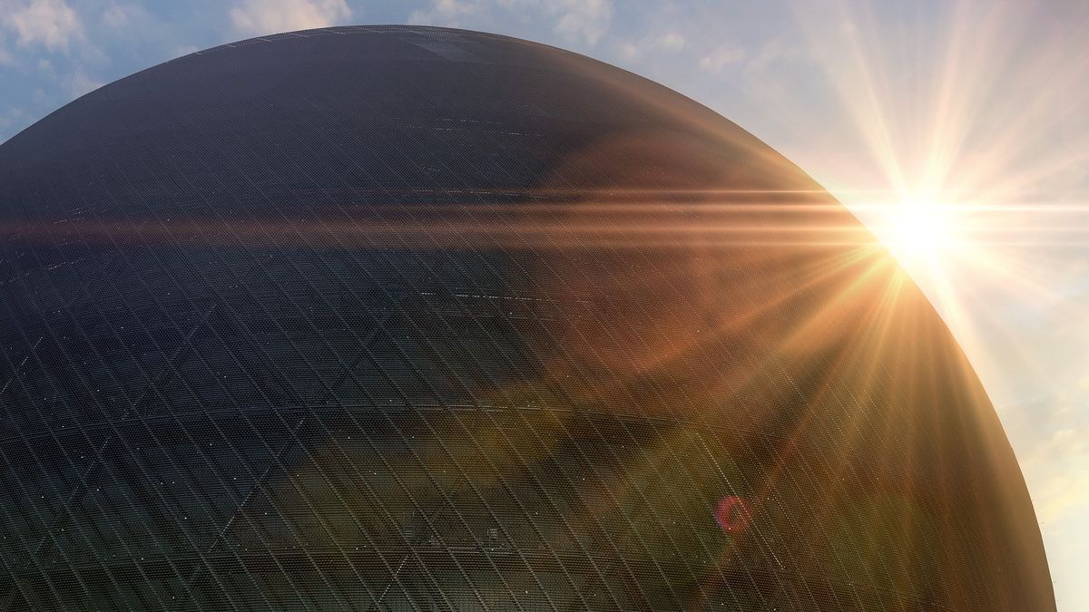 The Sphere Experience with Darren Aronofsky's Postcard From Earth