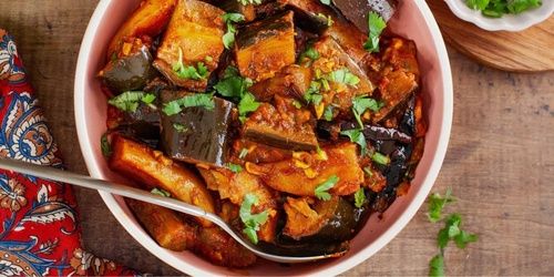 Pakistani eggplant curry and accompaniments - Cooking Class