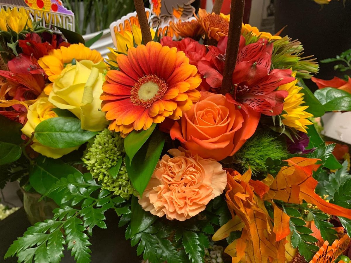 Thanksgiving Centerpiece Class with Flowers by Kim