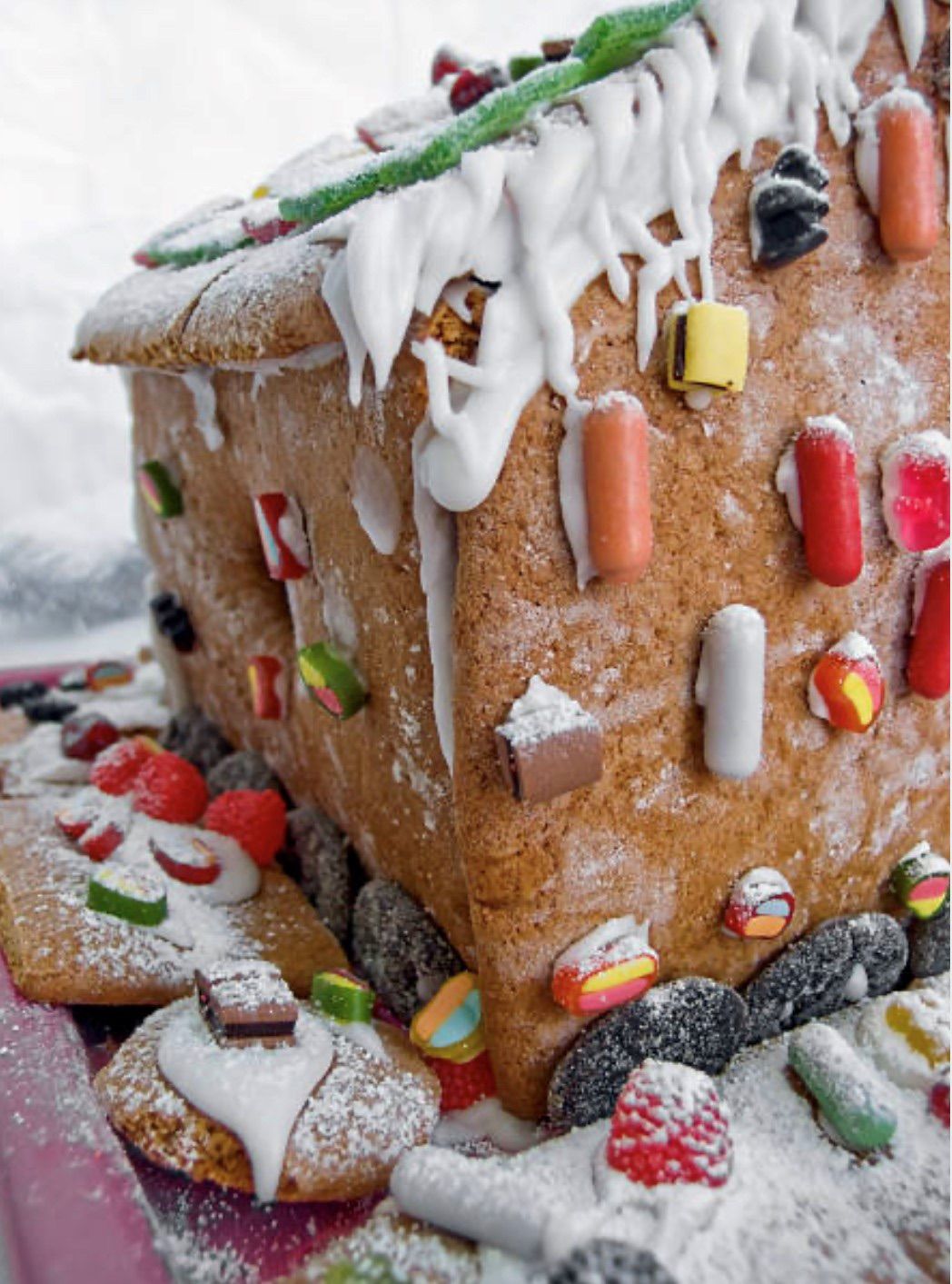 Christmas Eve \u2013 Santa Gingerbread houses