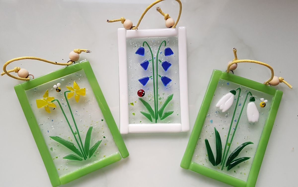 Make a 10 x 15cms fused glass Spring Flowers suncatcher with Amanda Brown on Saturday 8.3.2025