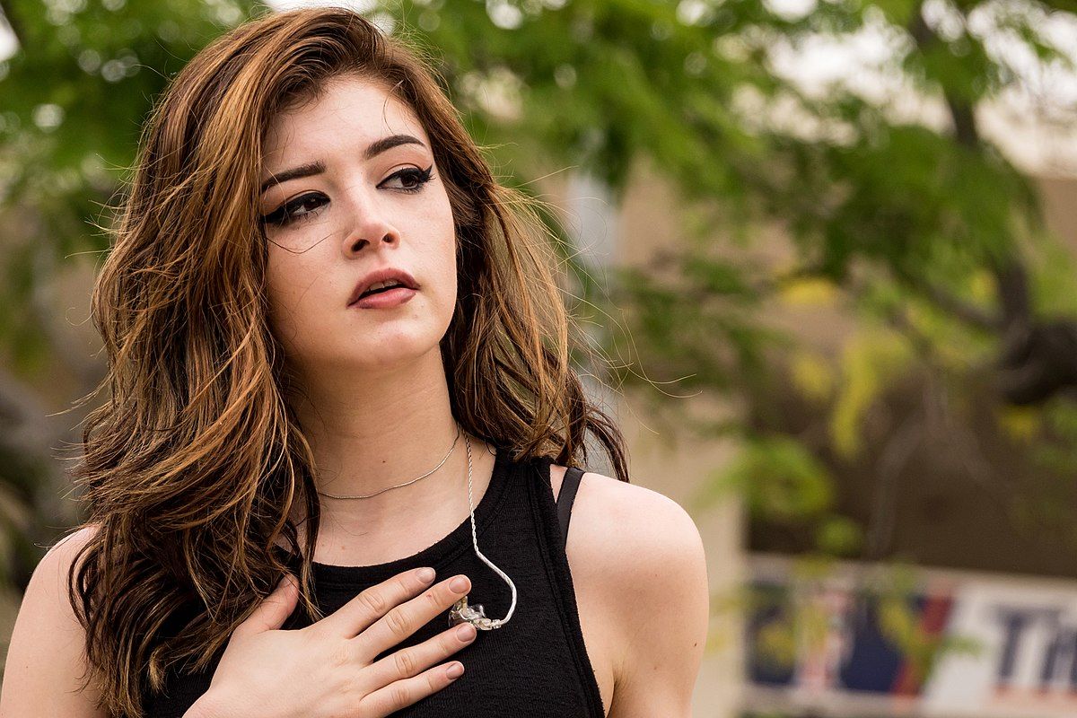 Chrissy Costanza