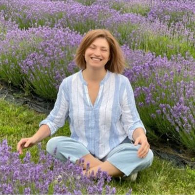 Play And Pause Yoga (with Andrijana)