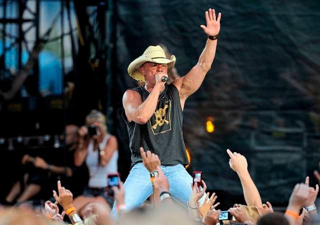 Kenny Chesney: Sun Goes Down Tour