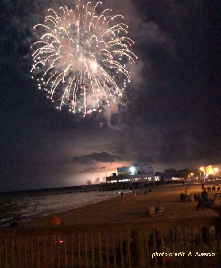 2022 Independence Day Fireworks, Colonial Beach Boardwalk, 3 July 2022