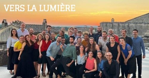 VERS LA LUMIERE