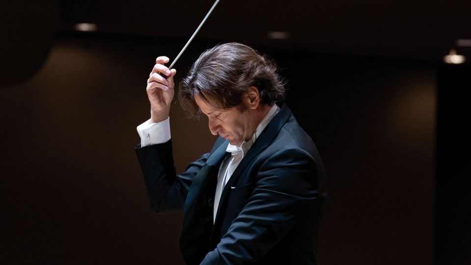 Gimeno Conducts Beethoven 5