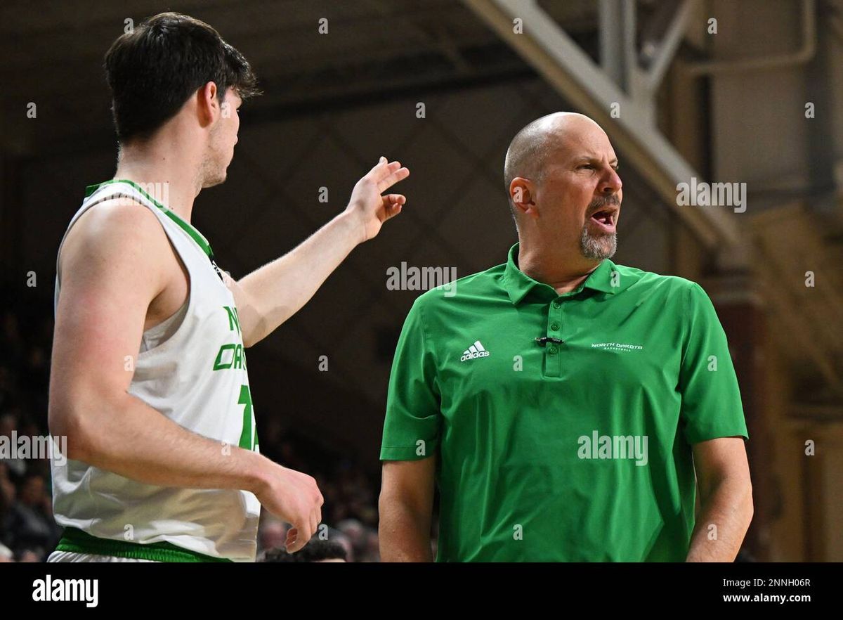 St. Thomas Tommies at North Dakota Fighting Hawks Womens Volleyball