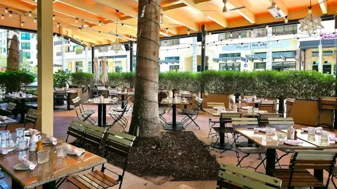 Naples Singles Meetup 60 Plus at Bar Tulia in Mercato, 9118 Strada