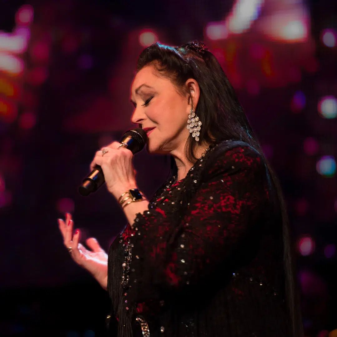 COUNTRY MUSIC LEGEND CRYSTAL GAYLE