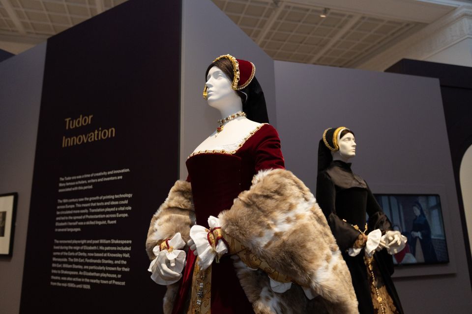 Curator's Talk: Icons of Fashion: the clothes and jewels of the Tudor queens