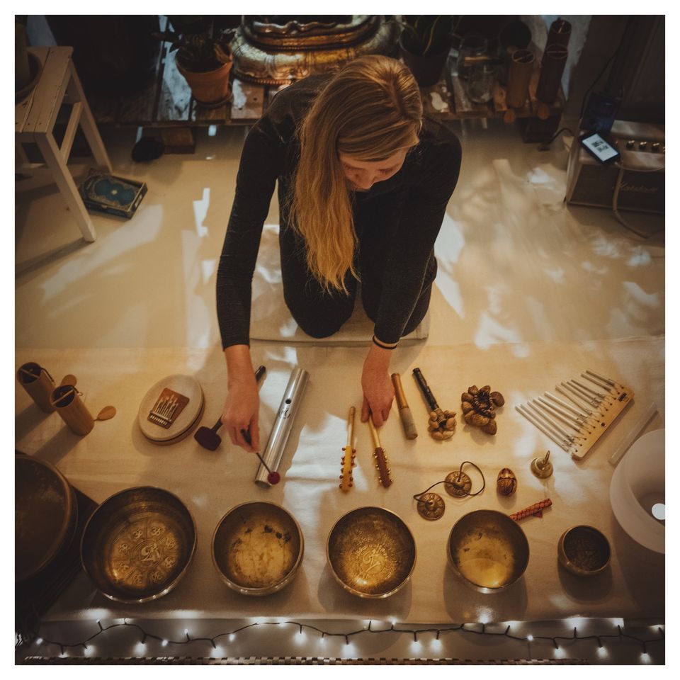 RESTORATIVE SOUNDBATH - Setting intentions and starting anew