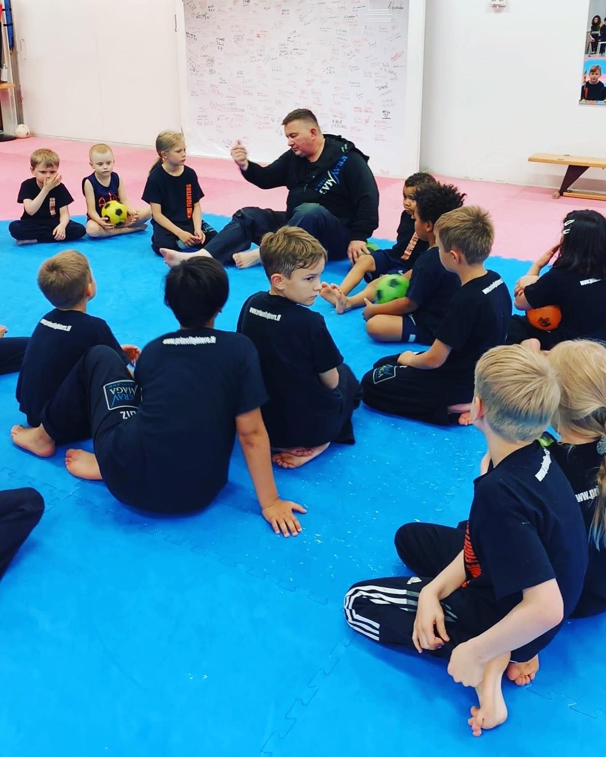 KRAV MAGA FINLAND AIKUISTEN JA JUNIOREIDEN KEV\u00c4TLEIRI 2025