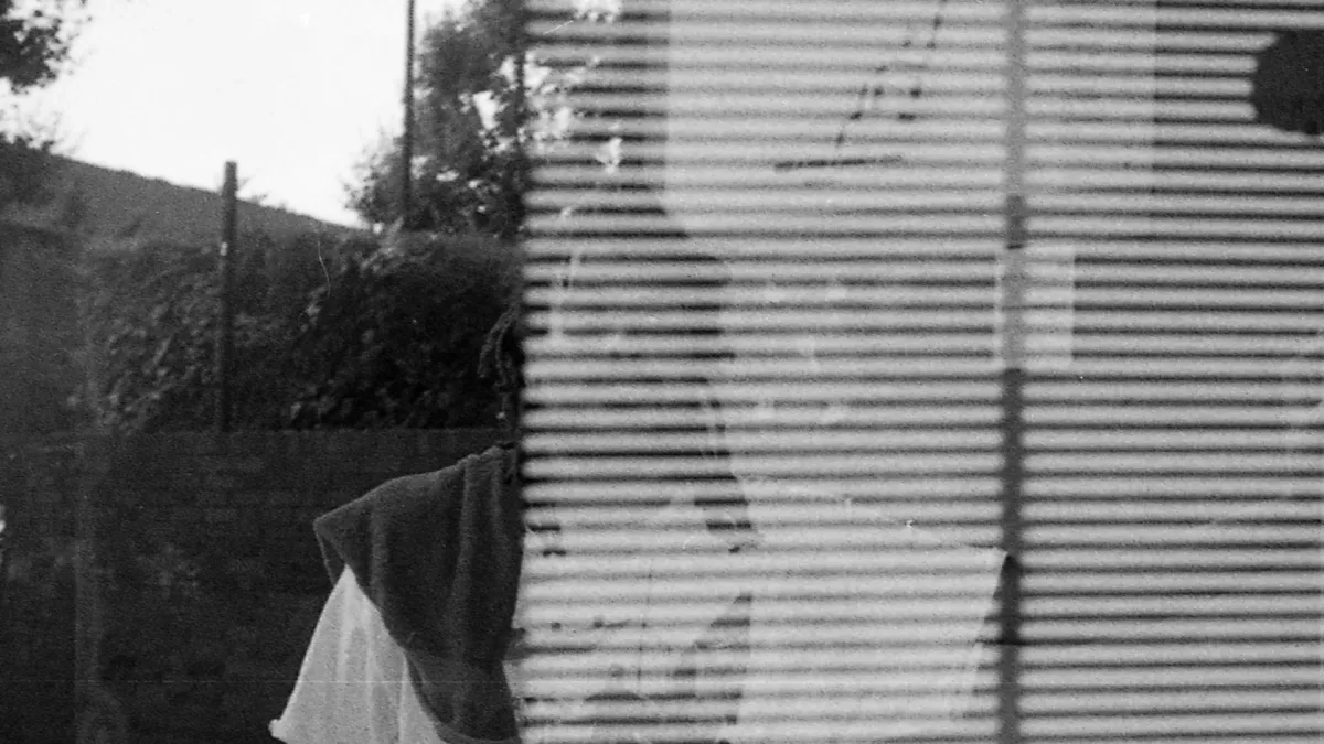 Liam Bailey, Bel Cobain in London