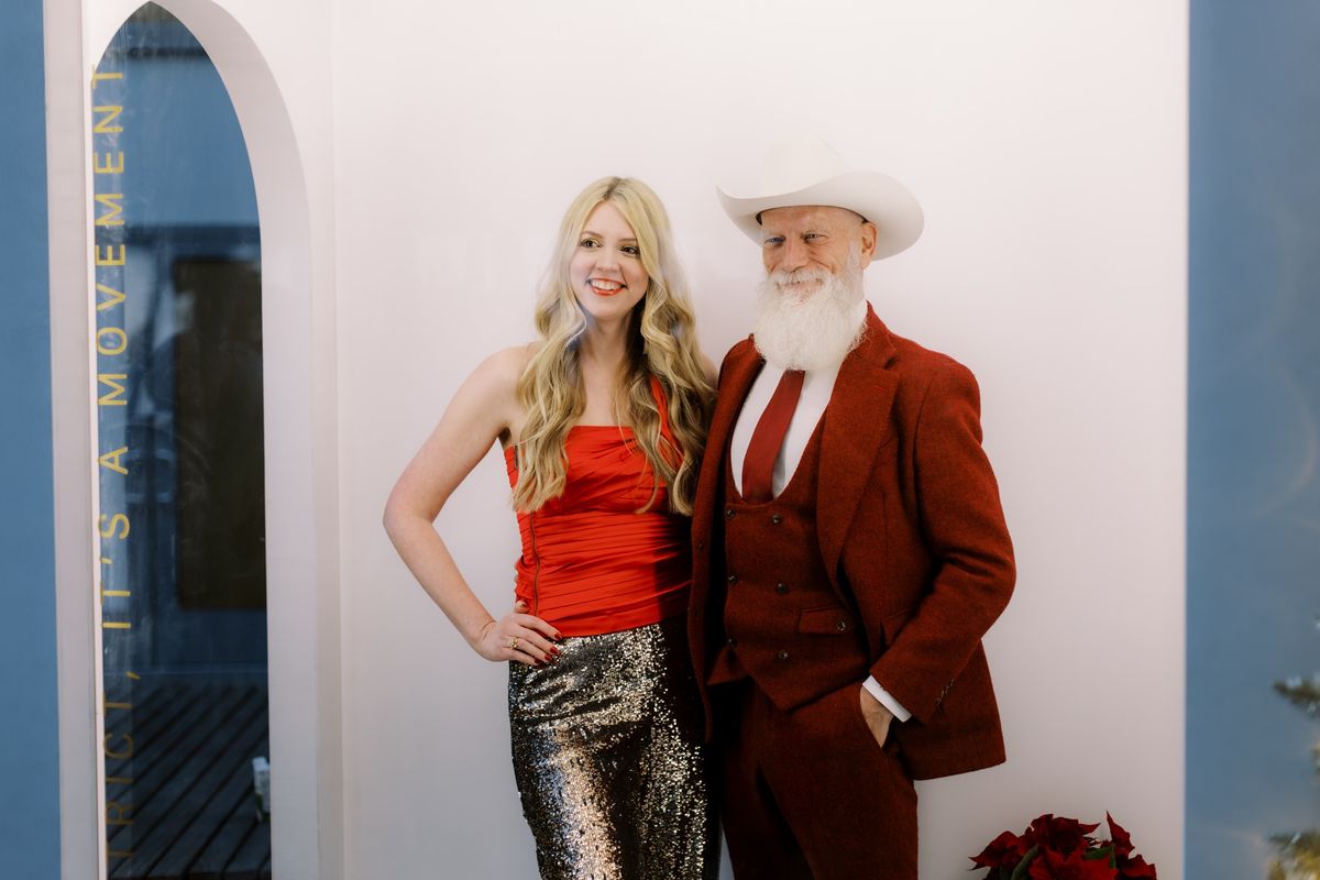 Photos with Fashion Santa & Holiday Entertainment