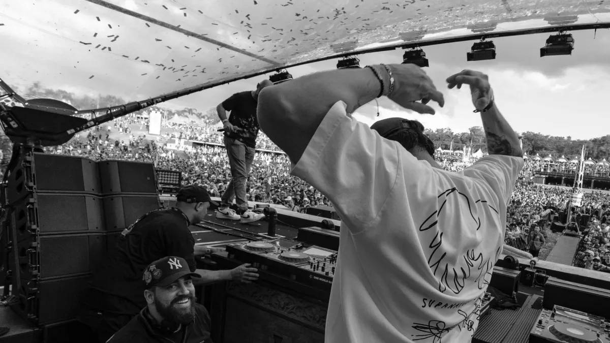 \u00d6wnboss, Le Twins in Philadelphia
