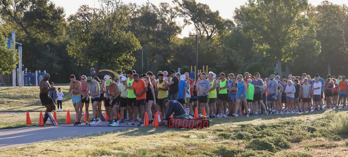 Plano Pacers Holiday Hustle 3K\/8K - Windhaven Meadows