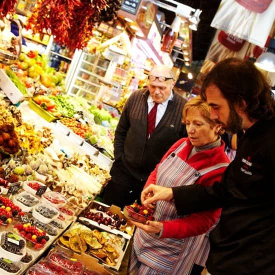 Clase de cocina de paella en Barcelona + Visita al mercado de La Boquer\u00eda