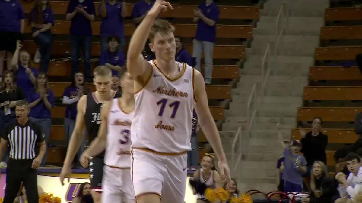 UIC Flames at Northern Iowa Panthers Womens Volleyball at McLeod Center