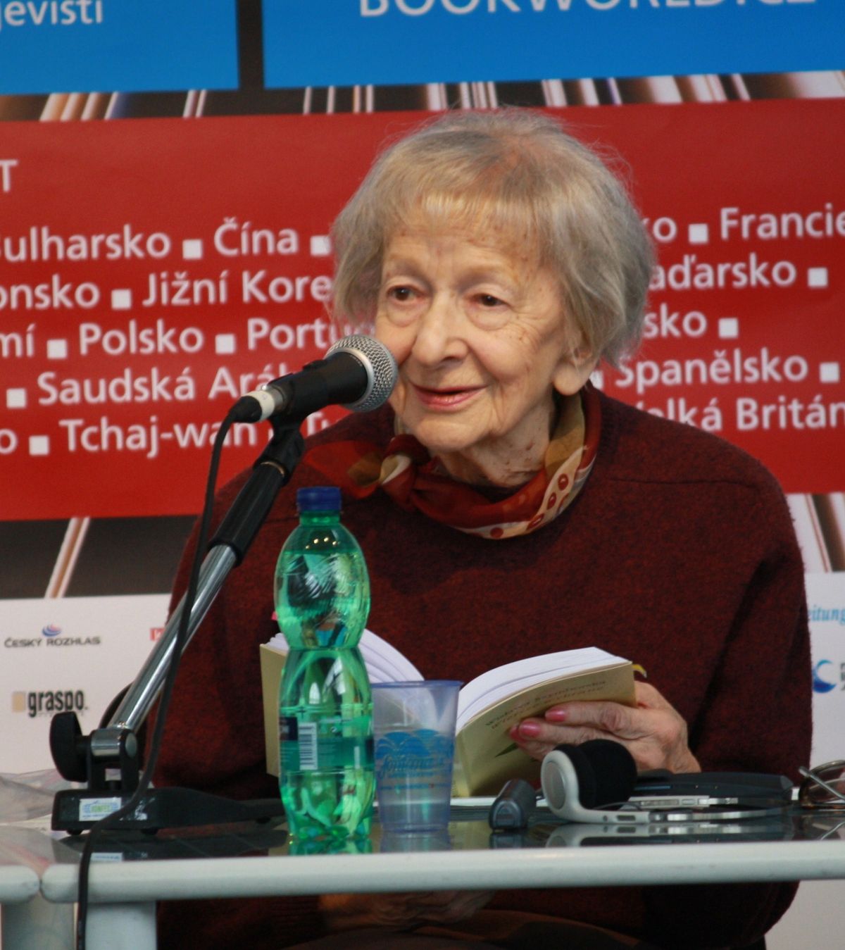 "Szymborska. Poeta poet\u00f3w"