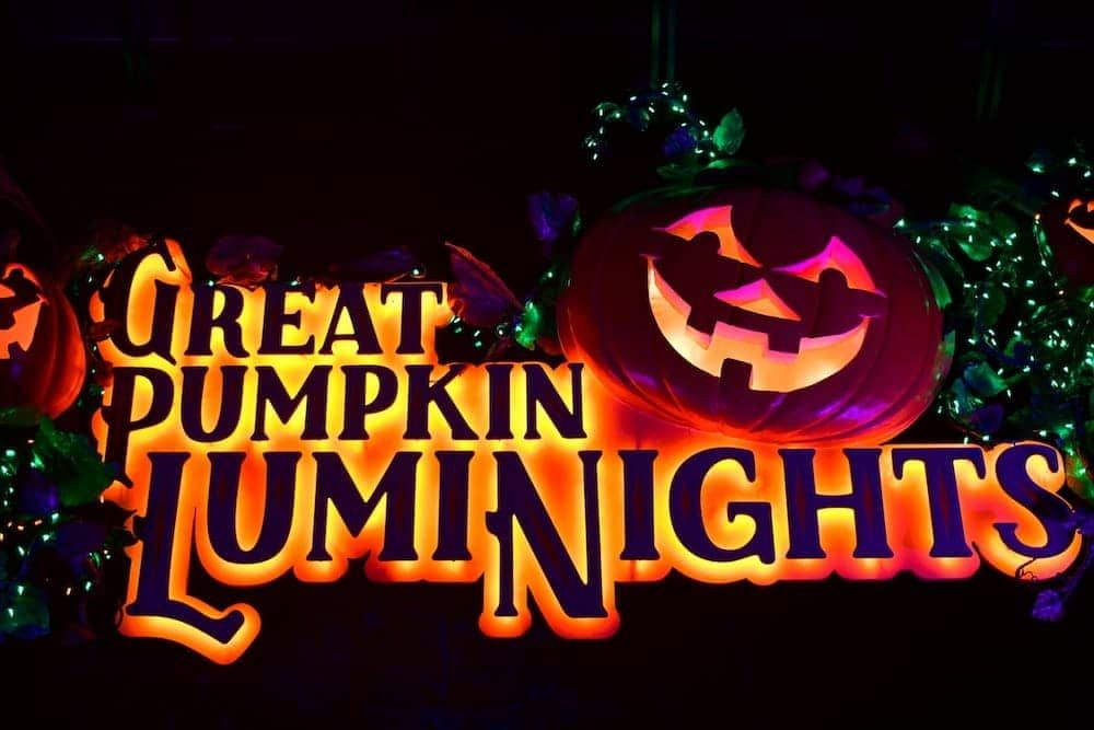 \ud83c\udf83 Great Pumpkin LumiNights at Dollywood \ud83c\udf83 Getaway Pigeon Forge, TN $149 Per Couple