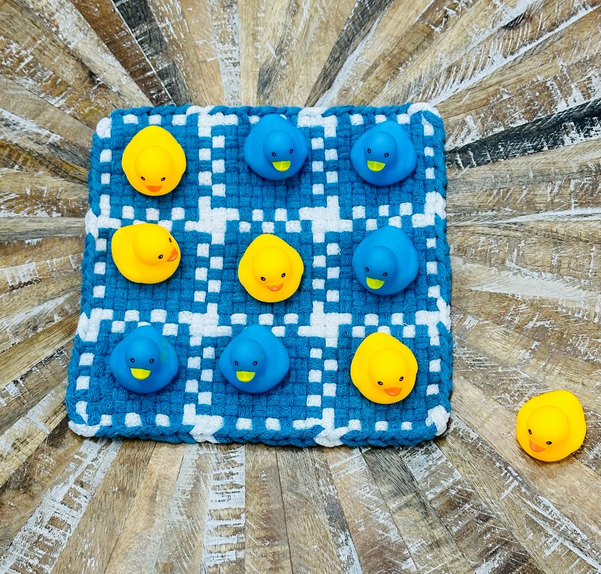 Woven Trivet "Tic Tac Toe"