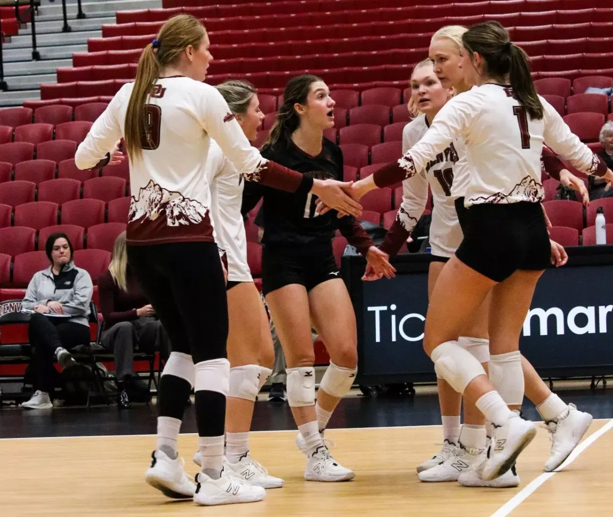 Oral Roberts Golden Eagles at Denver Pioneers Womens Volleyball