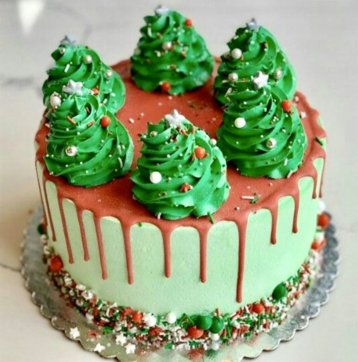 Sharp and Smooth Buttercream w\/ Holiday Themed Buttercream Piping