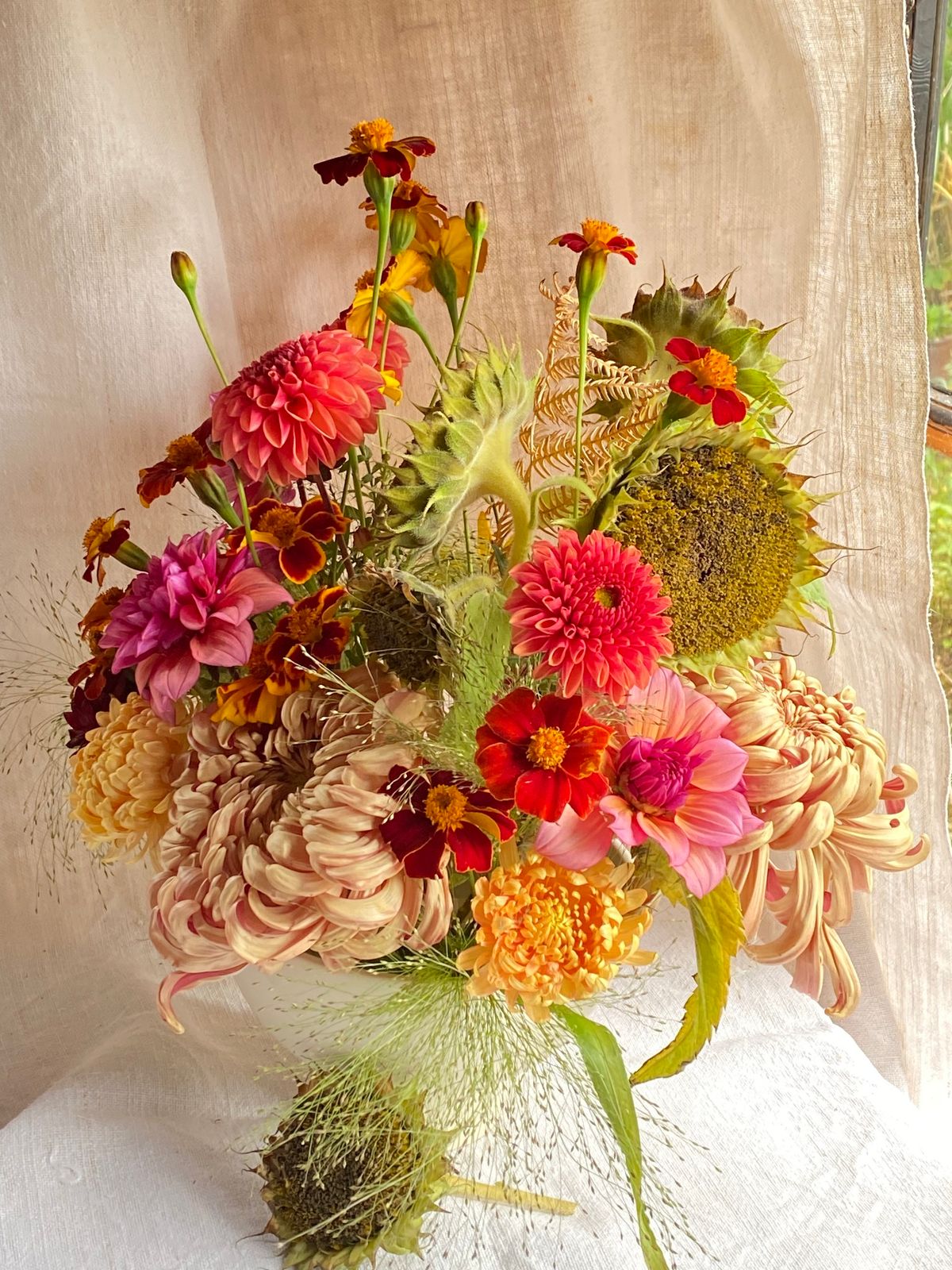 'Golden Wonder' How to create an Autumnal Flower Bowl. 