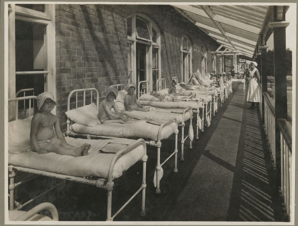 Heroines, Heroes, and the Hospital: Narratives of the Stannington Children\u2019s Sanatorium