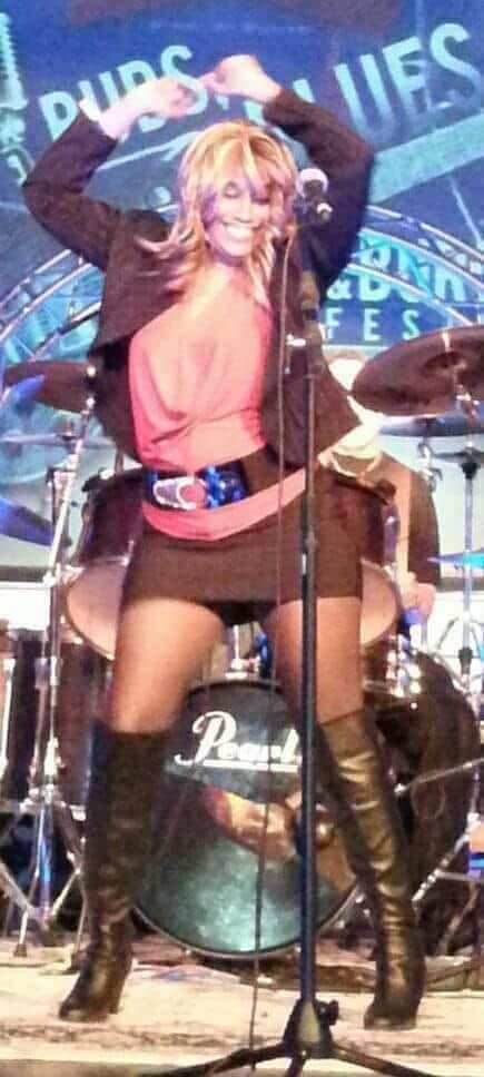 Vocalist Lisa Chavous at The Twisted Tail. Philadelphia 