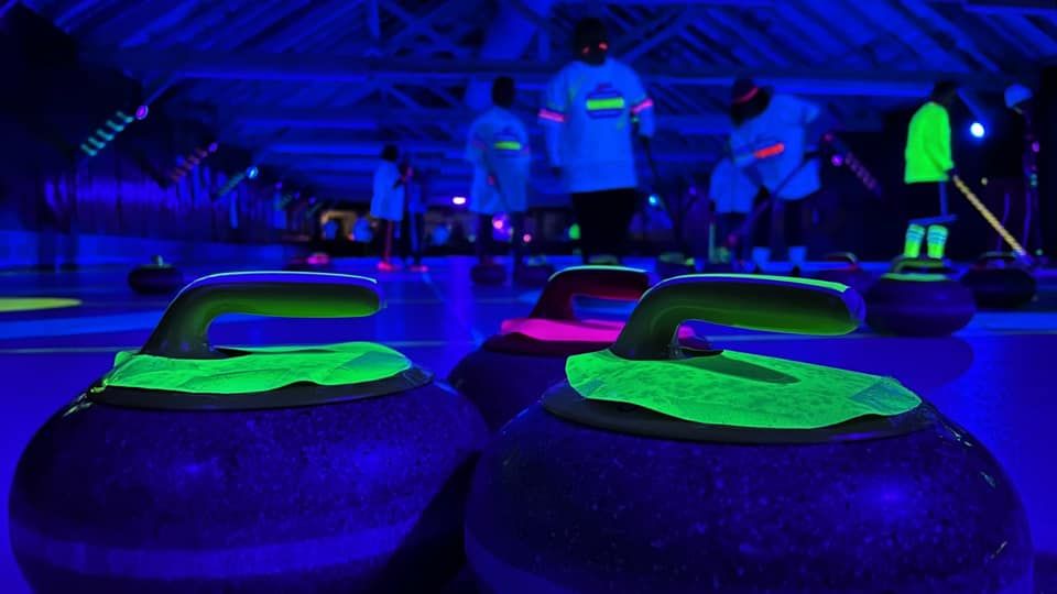 CURLING DAY IN CANADA FUN GLOWSPIEL!!