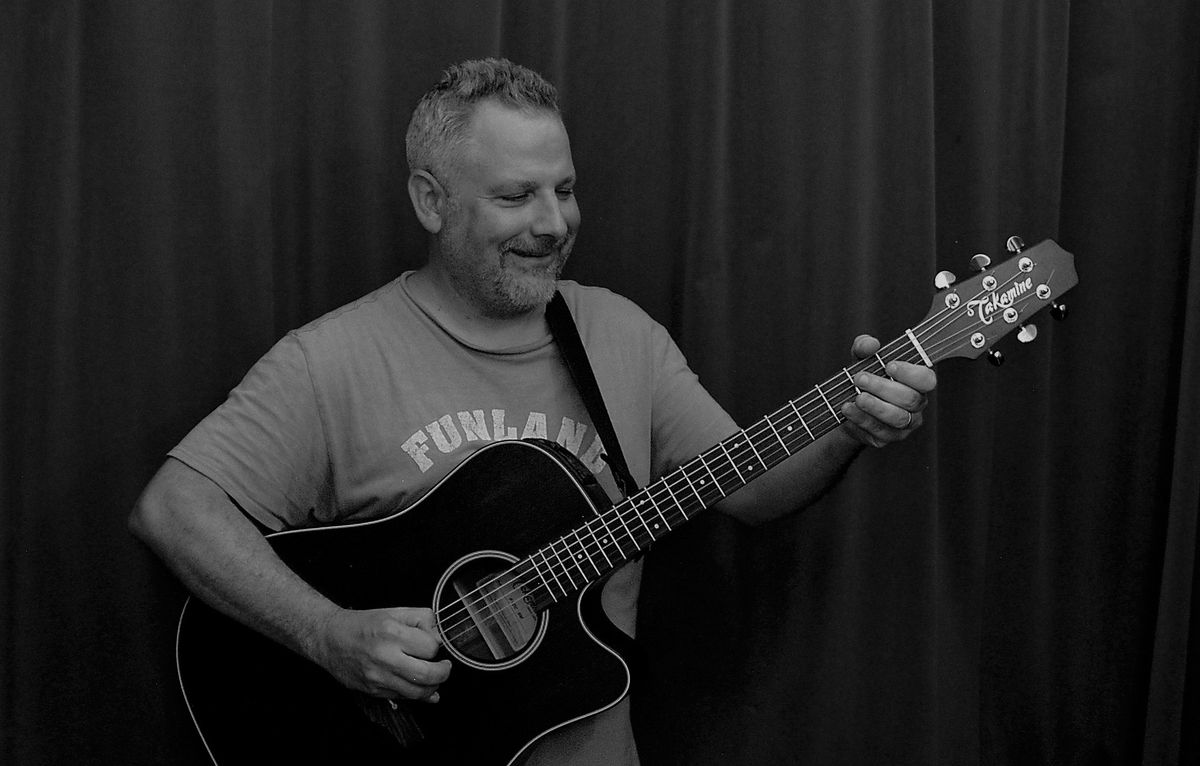 Solo Pickin' in Fairfax City (Earp's Happy Hour)