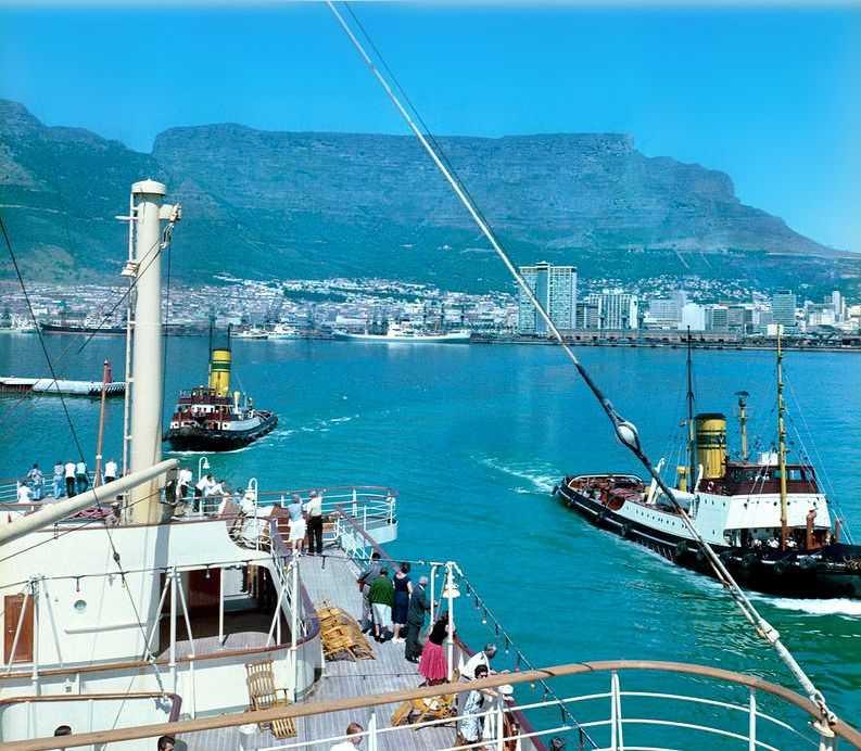 Vicky & Alfie - A V&A Waterfront Heritage Walking Tour