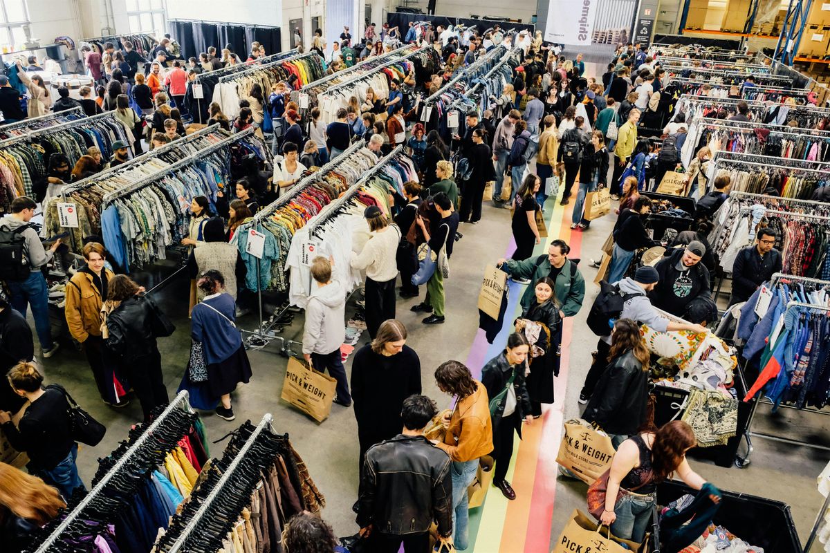 VINTAGE KILO SALE I 15\u20ac PER KILO I FREE ENTRY I 30.000 VINTAGE PIECES